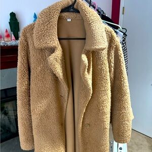 Thick women’s teddy bear style camel color Uniqlo fleece coat size small